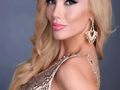 Мис Свят се сгоди