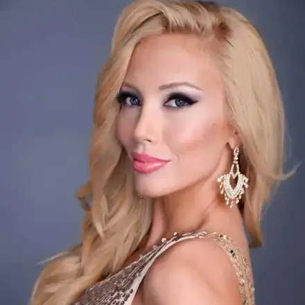 Мис Свят се сгоди