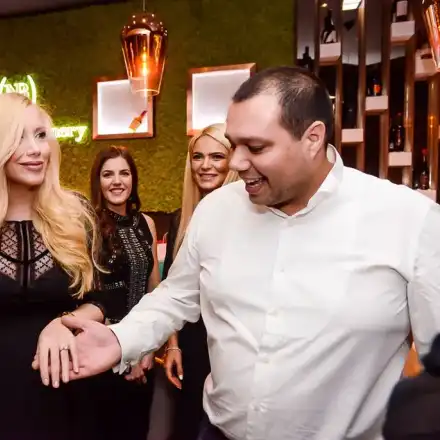 Мис Вселена с пръстен за 30 бона! Сгоди се навръх рождения си ден за бившия на Гери Дончева – Костас