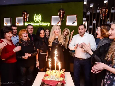 Мис Вселена с пръстен за 30 бона! Сгоди се навръх рождения си ден за бившия на Гери Дончева – Костас