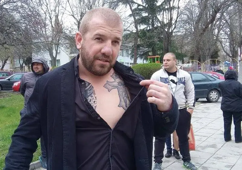 ОПА! Динко оперирал оная си работа ! Вижте как лъже девойките