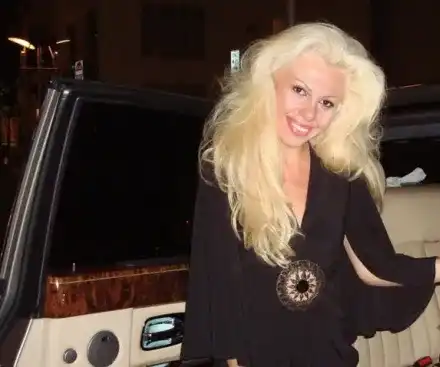 Първо в HotArena! Луна заби гадже! Той е старо лъвче, обаче вижте какво прави по 5 пъти на ден! (Горещи разкрития)