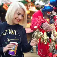 Поли Генова носи коледно настроение от Амстердам