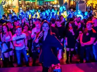 Преслава крие корема