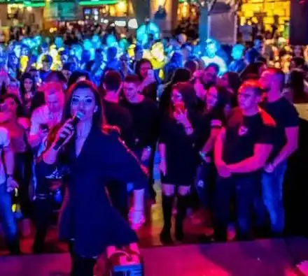 Преслава крие корема