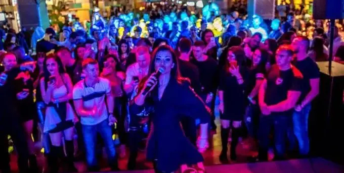 Преслава крие корема