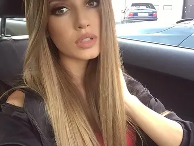 Психопат тормози Нелина от Дийп зоун - плаши я с изнасилване! Вижте в какъв кошмар живее певицата (Шокиращи разкрития)