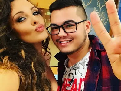 Разцъфна! Симона Загорова претърпя пълна промяна - няма и вест от онова пълничко момиченце! Тя вече е сред топ красавиците в поп музиката