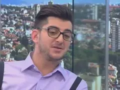 Сашо Кадиев заприлича на чичко (Водещият отпра яко шкембе)