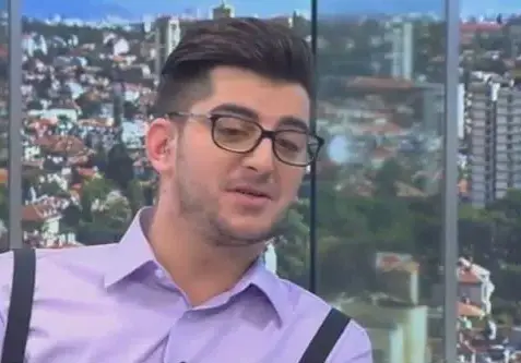 Сашо Кадиев заприлича на чичко (Водещият отпра яко шкембе)