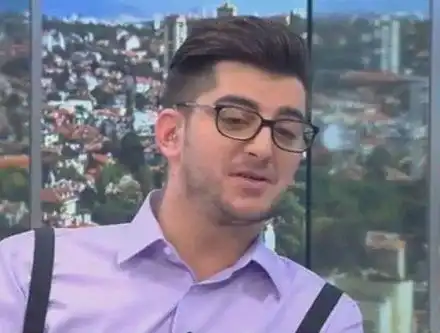 Сашо Кадиев заприлича на чичко (Водещият отпра яко шкембе)