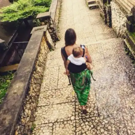 Силвия Петкова не се отделя от бебето си (Бившата на Калин Врачански заведе Сива на Бали)