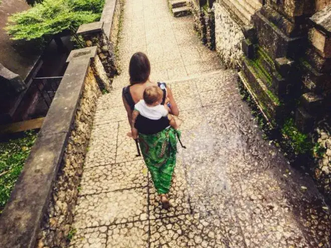 Силвия Петкова не се отделя от бебето си (Бившата на Калин Врачански заведе Сива на Бали)