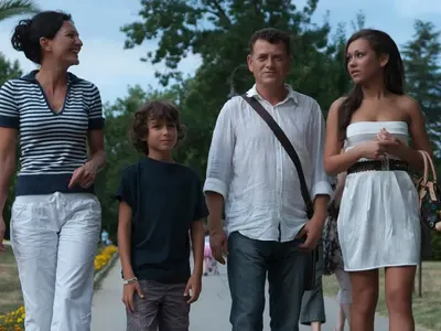 СКАНДАЛ! Бащата на новата Мис Плеймейт Нора Недкова в жесток конфликт с нея! (+ Вижте как е изглеждала преди пластиките)