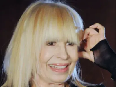 Срутиха дома на Лили Иванова! Позволи да превърнат бащинията й в търговски център! (Ето как лесно се отказа от корените си)