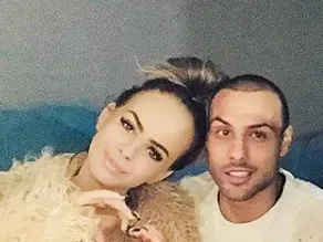 Сузанита спря с бързите бройки и е „сериозно“ обвързана с лошо момче от цели 2 месеца (Показа го на всички, СНИМКИ)