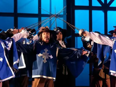 Тримата мускетари завземат НДК на 14 декември