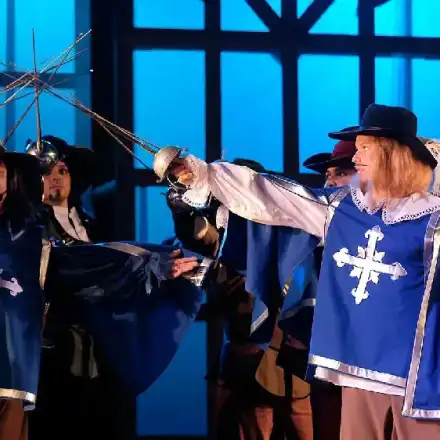 Тримата мускетари завземат НДК на 14 декември