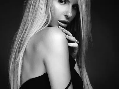 Уникална! Анелия с визия тип Ким Кардашян! Певицата разби клишетата с ТЕЗИ СНИМКИ (Много са палави, ВИЖТЕ)