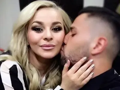 Вижте Деси Слава дни преди да роди! Огромна е! (Снимка)