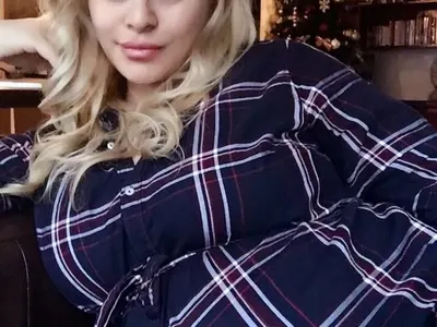 Вижте Деси Слава дни преди да роди! Огромна е! (Снимка)