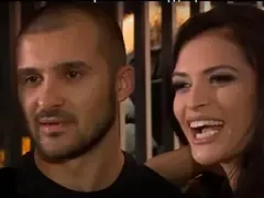Павел на Преслава преби неин фен на концерта на „Пайнер“, а тя безучастно изгледа сеира! Колежките й останаха покрусени от мутренските чалъми