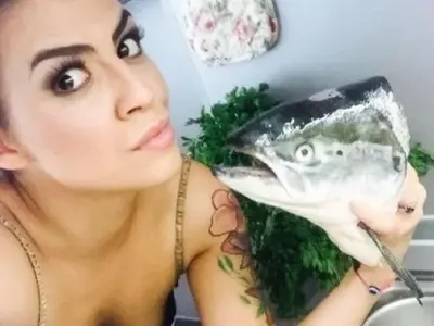 ЗАГАДКА! На кого се е метнала Деси Цонева?