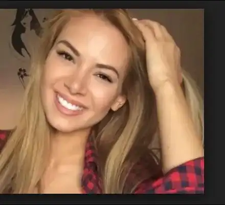 Актриса от „София ден и нощ” зубри докато пуши