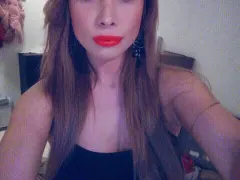 Анастасия стана брюнетка, разхубави се след раждането