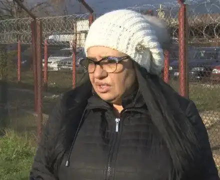 Анита Мейзер пропищя от храната в затвора: Тъпчат ме със спаружени кренвирш