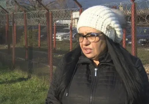Анита Мейзер пропищя от храната в затвора: Тъпчат ме със спаружени кренвирш