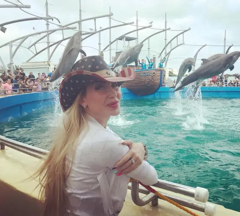 Антония Петрова се запусна в Маями (Миската не ще да харчи пари в скъпите местни салони)