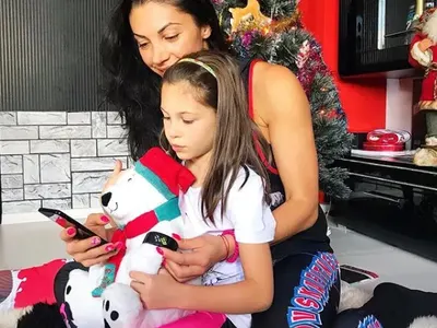 Биляна Йотовска разглезва щерка си със скъпи подаръци! Купи на мечето й смарт часовник!!