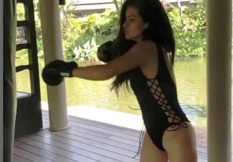 Бременната Преслава тренира бокс