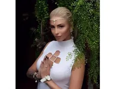 Цвети Стоянова напомпа яко гърдите! Развила е тежка мания към разкрасяването със скалпел, легна за 13-а операция