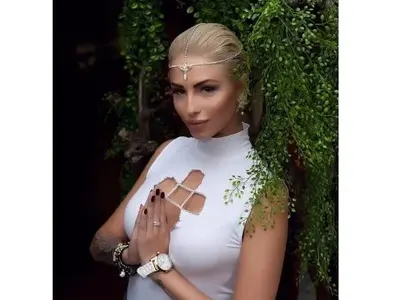 Цвети Стоянова напомпа яко гърдите! Развила е тежка мания към разкрасяването със скалпел, легна за 13-а операция