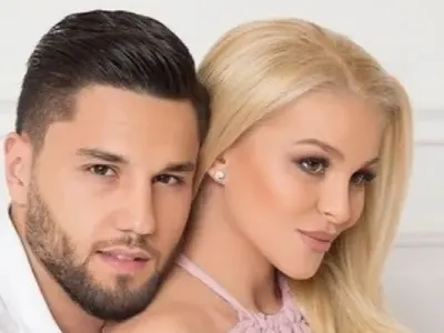 Деси Слава роди с астролог! Вижте къде младият татко Благой си татуира името на бебето (Снимка)