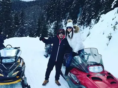 Джена катери връх Снежанка с кънки и шейна, а Диляна Попова дава ски уроци на Блатечки (СНИМКИ)