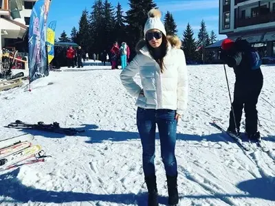 Джена катери връх Снежанка с кънки и шейна, а Диляна Попова дава ски уроци на Блатечки (СНИМКИ)