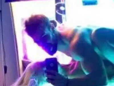 Джулиана Гани го направи с мъжа си в... солариума (Горещо фото)