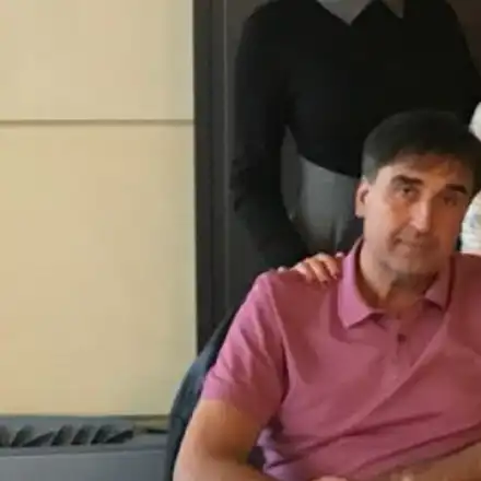 Ексклузивно разкритие на ПИК: Веско Маринов се срамува от любовницата си! Трубадурът я представи на родата ПОСЪРНАЛ! (СНИМКИ)