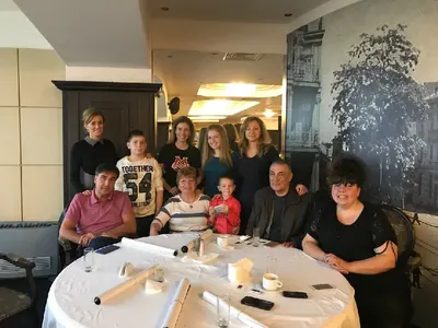 Ексклузивно разкритие на ПИК: Веско Маринов се срамува от любовницата си! Трубадурът я представи на родата ПОСЪРНАЛ! (СНИМКИ)