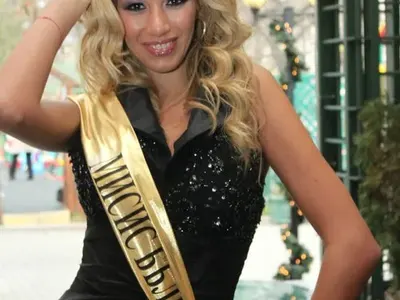 Ексклузивно в HotArena! Емилия отново трета цигулка и при новия й! Сириецът Башур си направил харем, вижте коя известна миска издържа (Снимки на любовниците му и жена му)