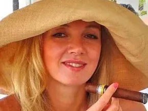 Ексклузивно в HotArena! Емилия отново трета цигулка и при новия й! Сириецът Башур си направил харем, вижте коя известна миска издържа (Снимки на любовниците му и жена му)