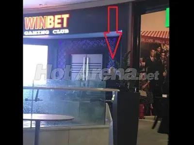 Ексклузивно в HotArena! Коко Динев ФАЛИРА! Махна охраната си, мъкне се сам в казино в столичен мол! Папарашка снимка + истината защо Емилия го заряза