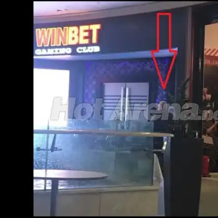 Ексклузивно в HotArena! Коко Динев ФАЛИРА! Махна охраната си, мъкне се сам в казино в столичен мол! Папарашка снимка + истината защо Емилия го заряза