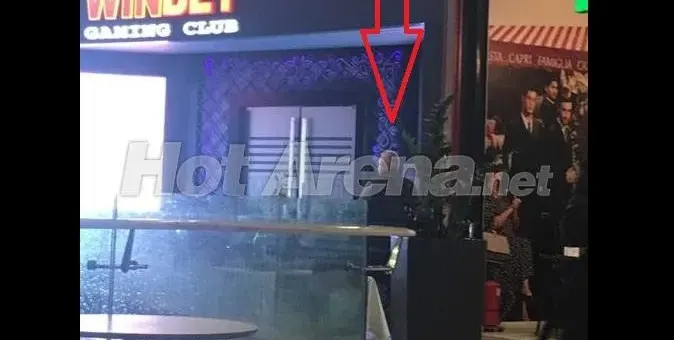 Ексклузивно в HotArena! Коко Динев ФАЛИРА! Махна охраната си, мъкне се сам в казино в столичен мол! Папарашка снимка + истината защо Емилия го заряза