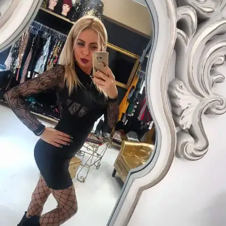 Ексклузивно в HotArena! Мис Силикон би шута на годеника си! Вижте на какво се отдаде Габриела Попова (Снимки)