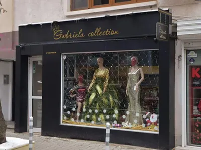 Ексклузивно в HotArena! Мис Силикон би шута на годеника си! Вижте на какво се отдаде Габриела Попова (Снимки)