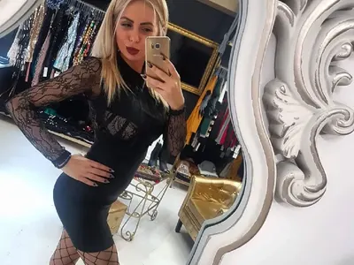 Ексклузивно в HotArena! Мис Силикон би шута на годеника си! Вижте на какво се отдаде Габриела Попова (Снимки)